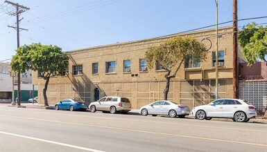 3023-3035 S Grand Ave in Los Angeles, CA - Building Photo - Building Photo