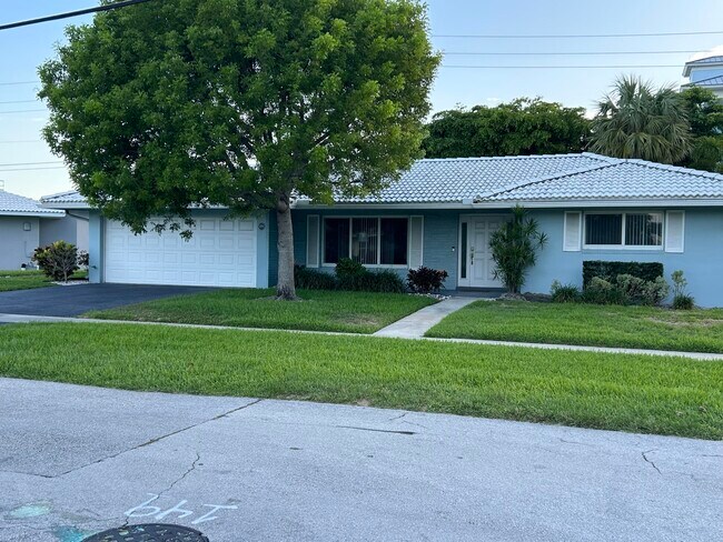 3799 NE 6th Dr