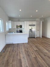 2428 Houston St, Unit 1 in Los Angeles, CA - Building Photo - Building Photo
