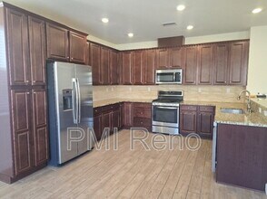 10380 Gold Mine Dr in Reno, NV - Building Photo - Building Photo