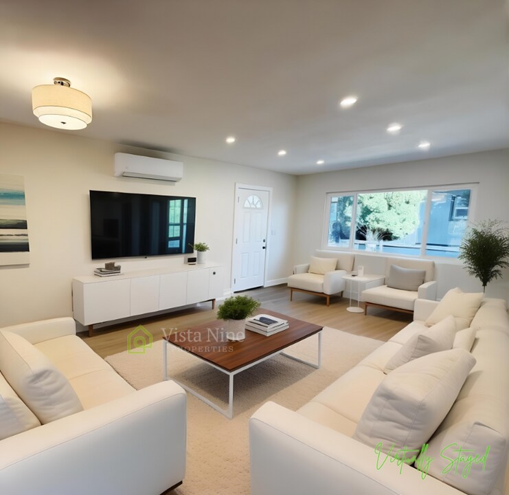 667 Townsite Dr in Vista, CA - Building Photo