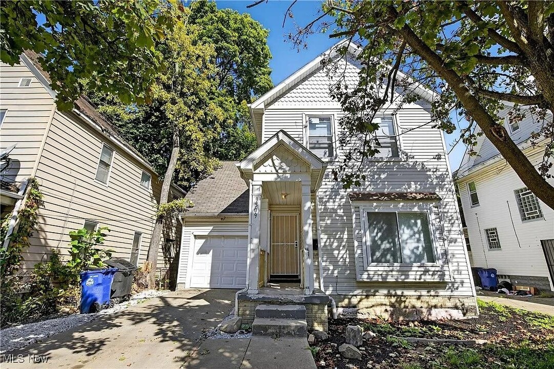 9509 Pratt Ave in Cleveland, OH - Building Photo