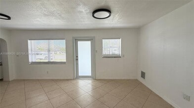 11501 SW 43rd Ln in Miami, FL - Foto de edificio - Building Photo