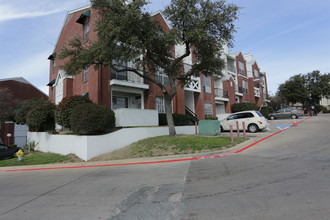 Hidden Ridge Apartments in Dallas, TX - Building Photo - Building Photo