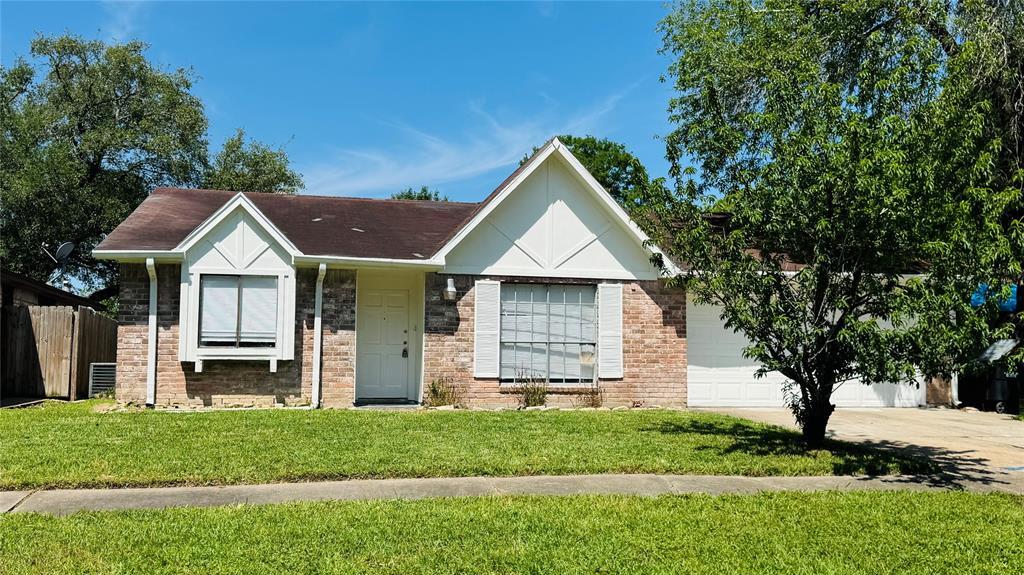 10418 Towne Oak Ln in Sugar Land, TX - Building Photo