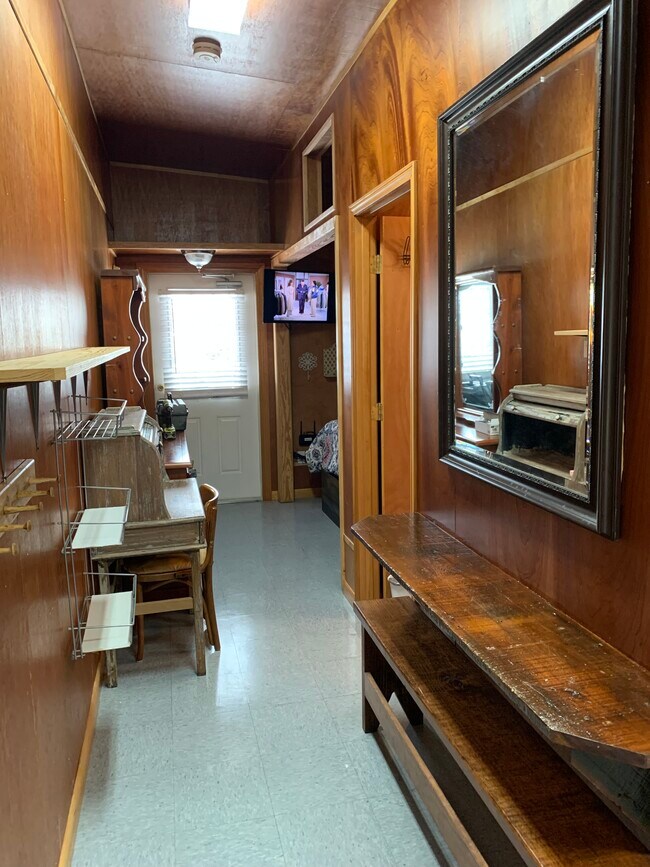 5843 N Highway 1, Unit 3. in Lockport, LA - Building Photo - Building Photo