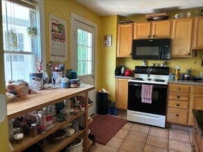 63 Hyde St, Unit House in Burlington, VT - Foto de edificio - Building Photo
