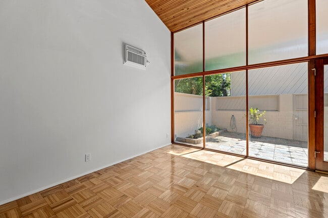 267 S Church Ln in Los Angeles, CA - Building Photo - Building Photo