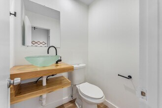 850 Hill Dr in West Palm Beach, FL - Building Photo - Building Photo