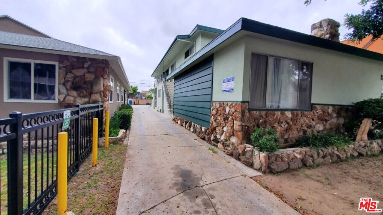 12240 Birch Ave-Unit -C in Hawthorne, CA - Building Photo