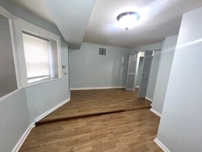 2701 E 75th Pl in Chicago, IL - Building Photo - Building Photo