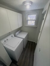 806 8th St, Unit upper unit in Beloit, WI - Building Photo - Building Photo