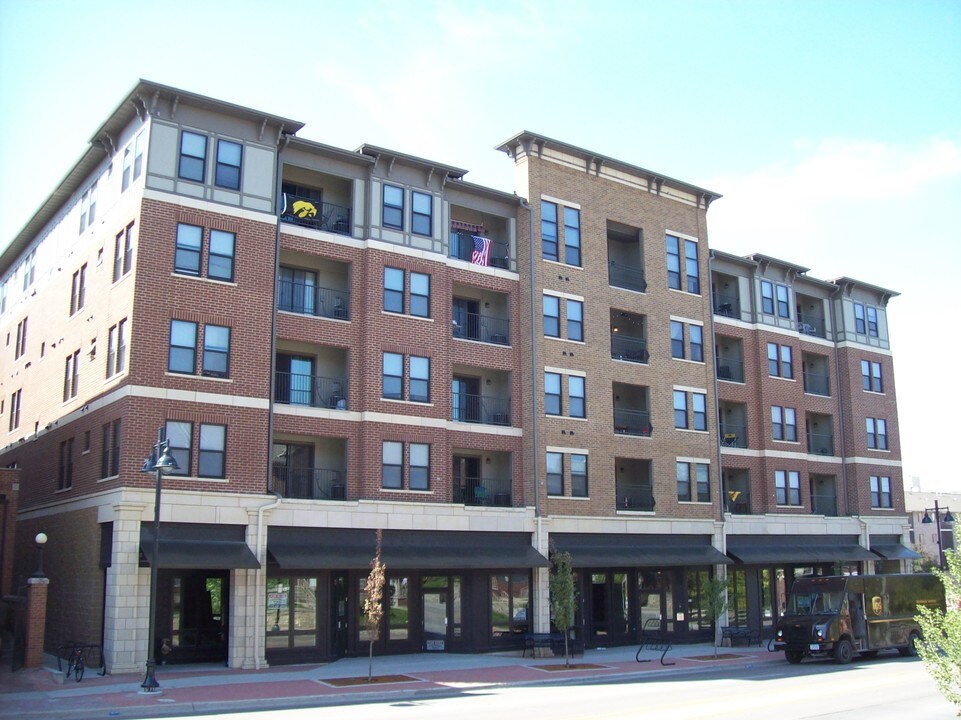 511 S Gilbert St in Iowa City, IA - Building Photo
