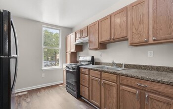 1211 E Oliver St in Baltimore, MD - Foto de edificio - Building Photo