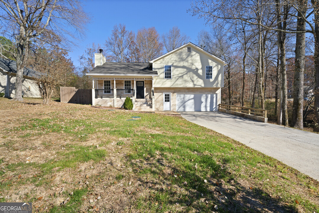 3323 Old Oaks Rd in Buford, GA - Building Photo