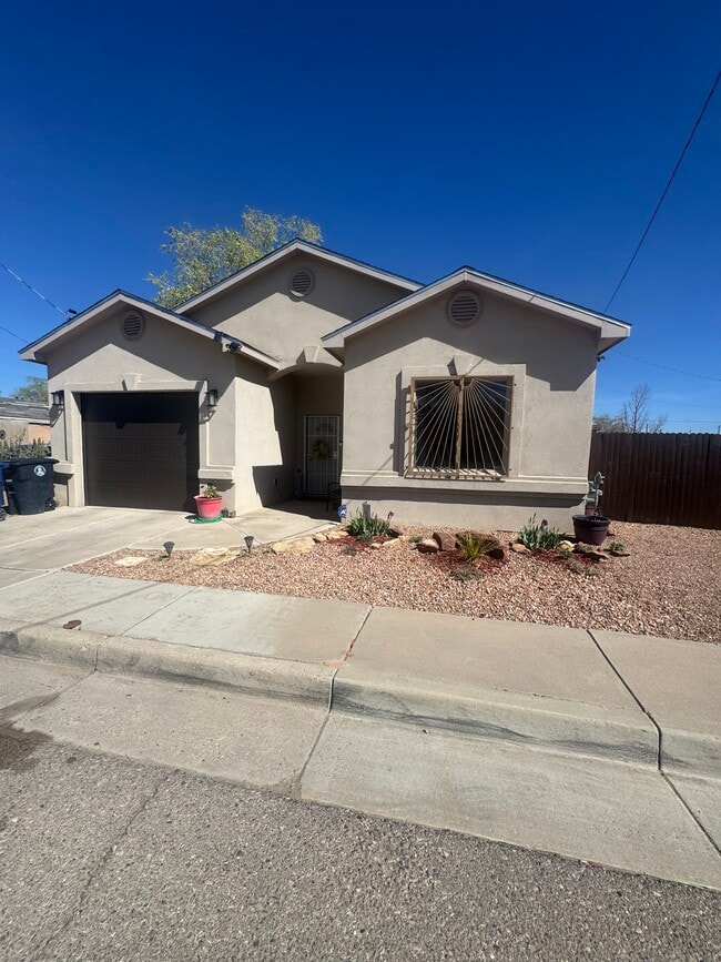 4600 6th St NW in Albuquerque, NM - Foto de edificio - Building Photo