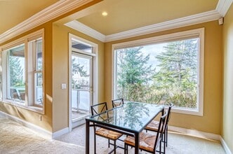 11301 NE 68th St in Kirkland, WA - Foto de edificio - Building Photo