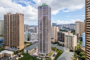 Windsor Condos in Honolulu, HI - Building Photo
