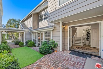 13082 Mindanao Way in Marina Del Rey, CA - Building Photo - Building Photo