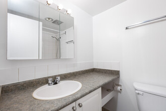 1905 Robson St in Vancouver, BC - Building Photo - Building Photo