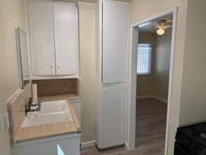 214 E 88th Pl in Los Angeles, CA - Foto de edificio - Building Photo