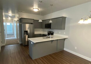 14708 Astin Ln, Unit #P101 in Herriman, UT - Foto de edificio - Building Photo