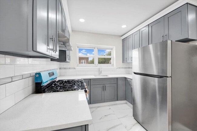4392 Carpenter Ave in Bronx, NY - Building Photo - Building Photo