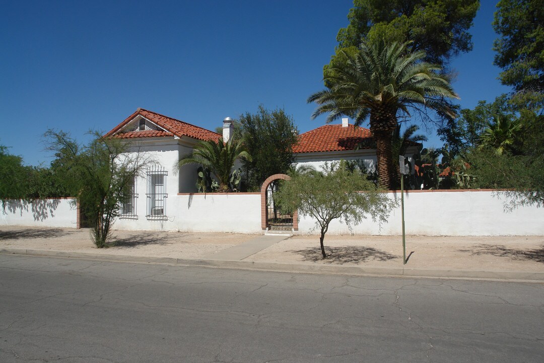 907-911 E 8th St in Tucson, AZ - Foto de edificio