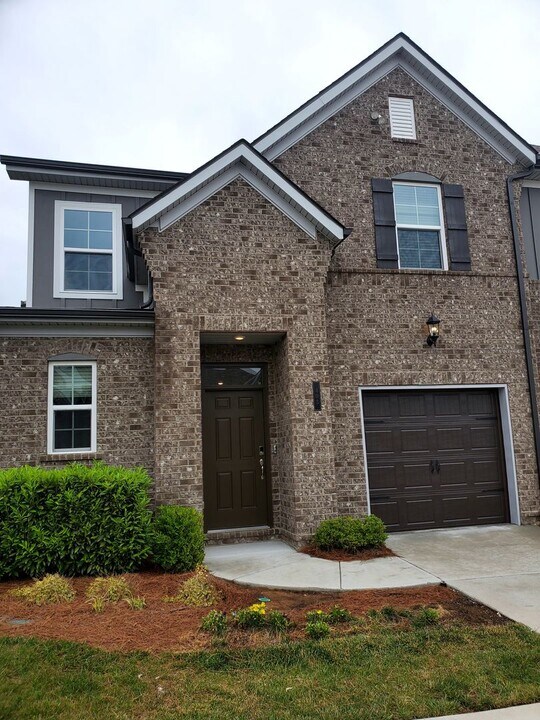 403 Wooden Shoe Wy in Lebanon, TN - Building Photo