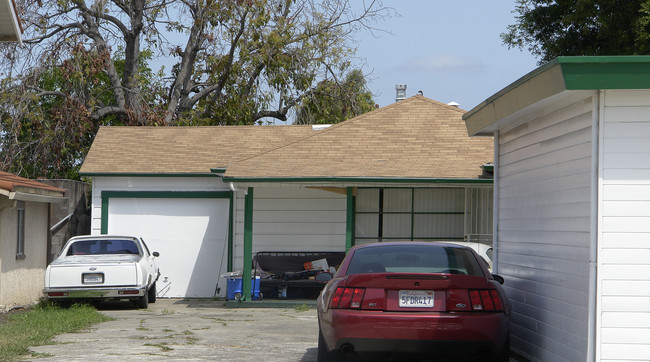 132 Cherry Way in Hayward, CA - Foto de edificio - Building Photo