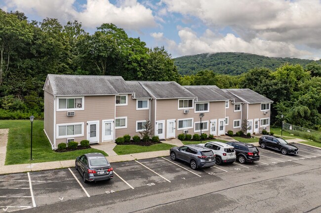 Fishkill Glen Condominiums in Fishkill, NY - Building Photo - Building Photo