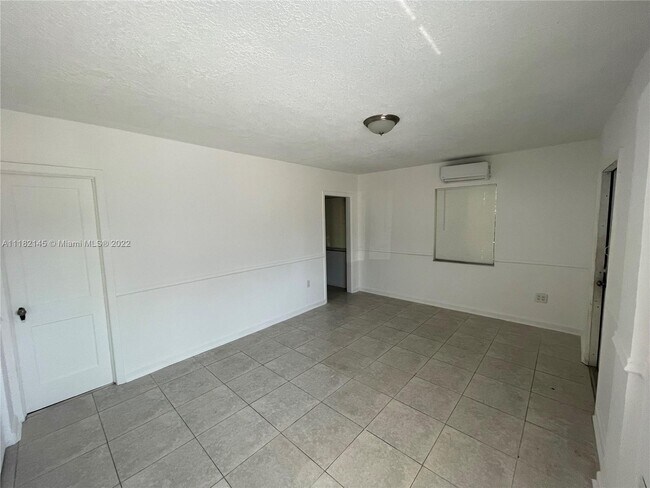384 Tamiami Canal Rd-Unit -8 in Miami, FL - Building Photo - Building Photo