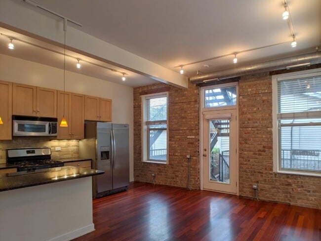 1222 W Hubbard St in Chicago, IL - Foto de edificio - Building Photo