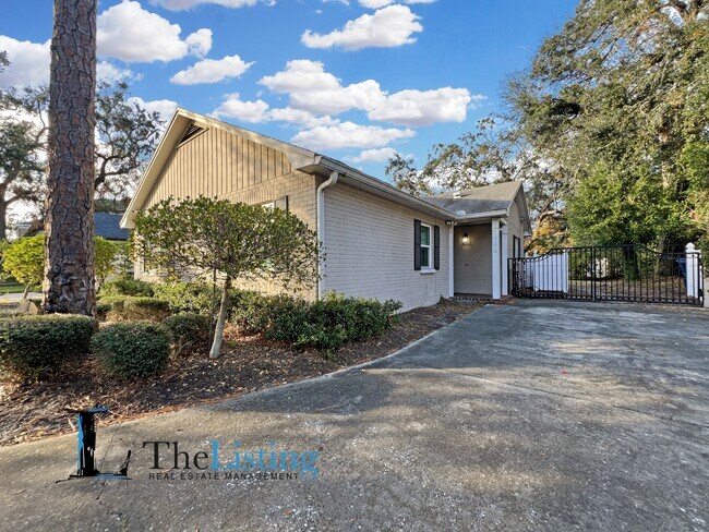 property at 3101 W Prospect Rd