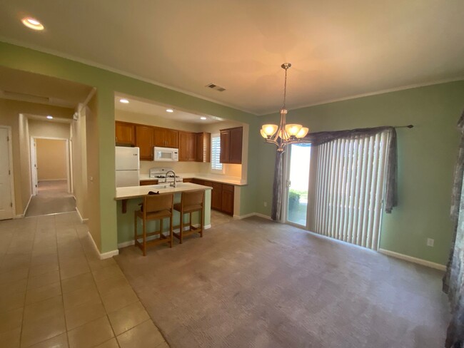 553 Betten St in Los Banos, CA - Foto de edificio - Building Photo