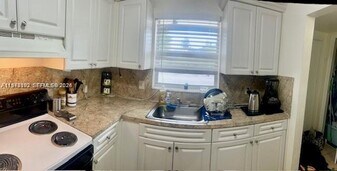 5100 SW 64th Ave in Davie, FL - Building Photo