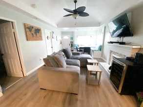 126 E Balboa Blvd in Newport Beach, CA - Building Photo - Building Photo