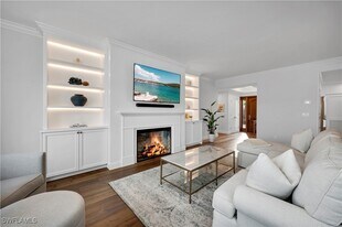 4000 Gulf Shore Blvd N in Naples, FL - Building Photo