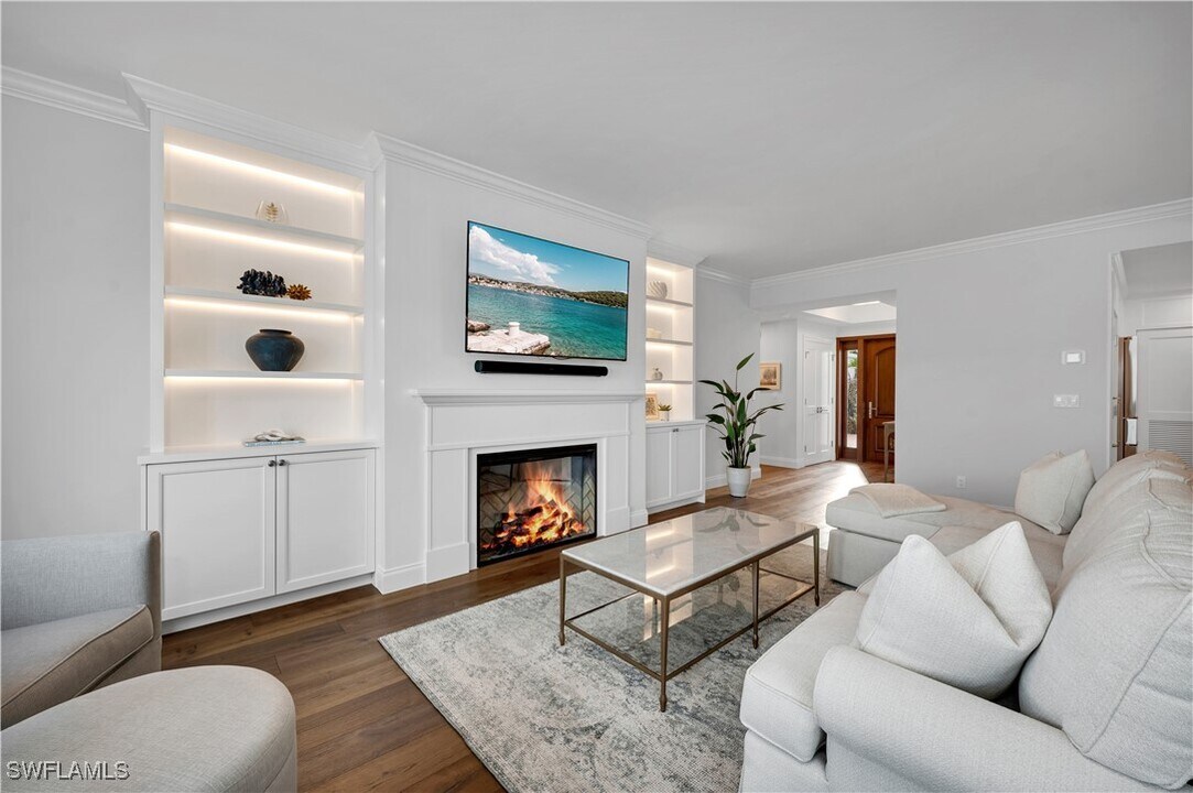 4000 Gulf Shore Blvd N in Naples, FL - Building Photo