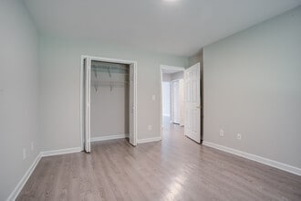 Colonial Village in Lincolnton, NC - Foto de edificio - Building Photo