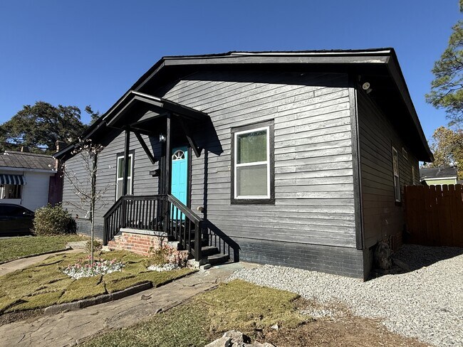 property at 728 W 39th St