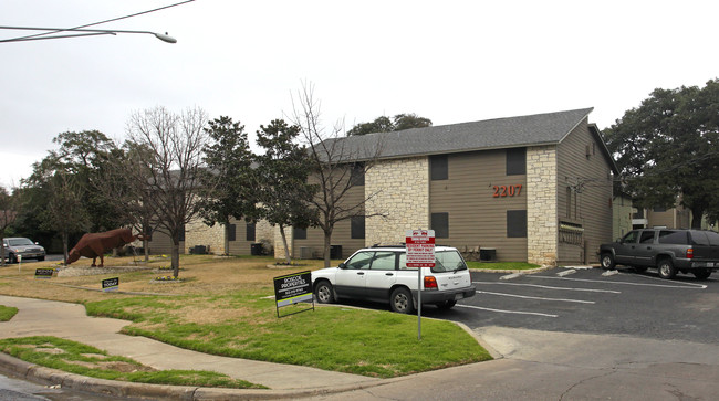 Tambaleo Apartments in Austin, TX - Building Photo - Building Photo