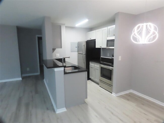 5986 Westgate Dr in Orlando, FL - Building Photo - Building Photo