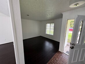 2206 Round Lake Dr in Houston, TX - Building Photo - Building Photo