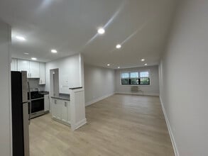 696 Elm Pl, Unit 3 in Highland Park, IL - Building Photo - Building Photo