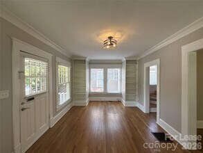 421 Hawthorne Ln in Charlotte, NC - Building Photo - Building Photo