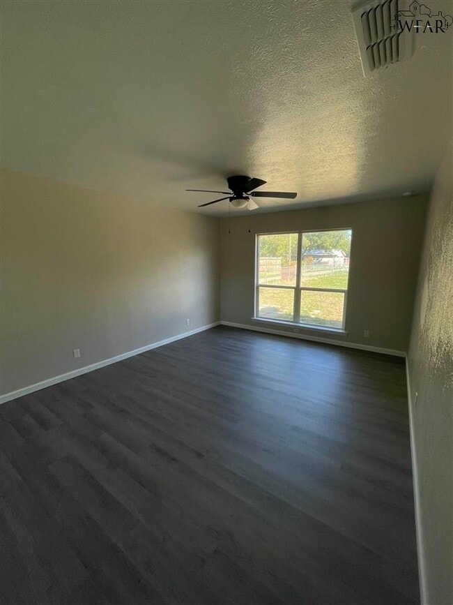 5001 Lakefront Dr in Wichita Falls, TX - Building Photo - Building Photo