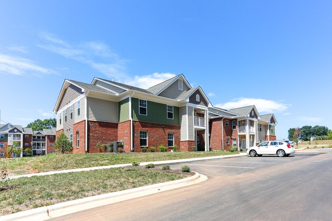 Oxford Crossing in Claremont, NC - Building Photo - Building Photo