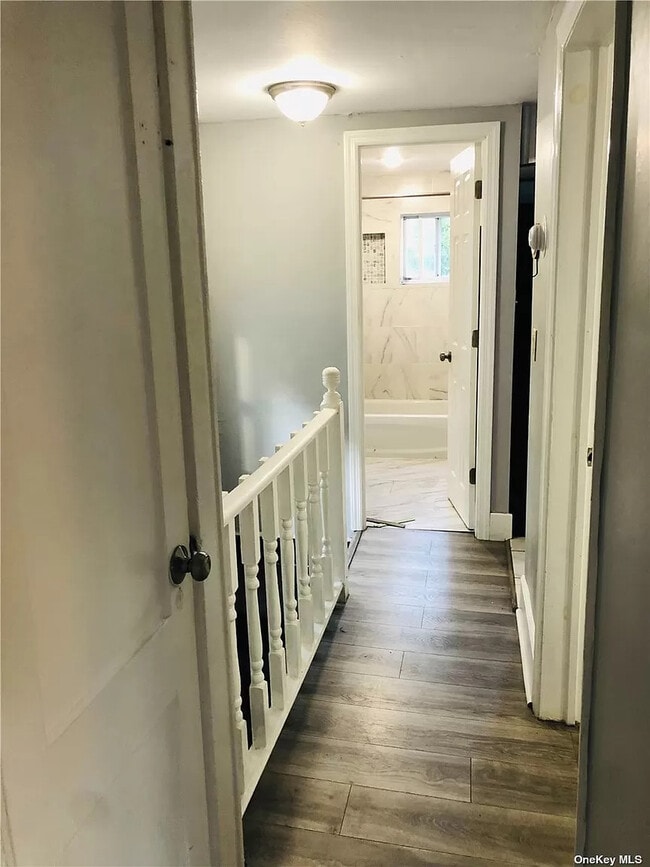 29 Hoff Ct, Unit Floor 2 in Hempstead, NY - Foto de edificio - Building Photo