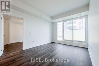 3030 Pharmacy Ave in Toronto, ON - Building Photo - Building Photo